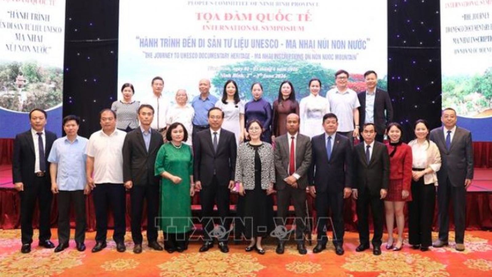 Int’l symposium highlights UNESCO nomination bid for Non Nuoc Mountain inscription